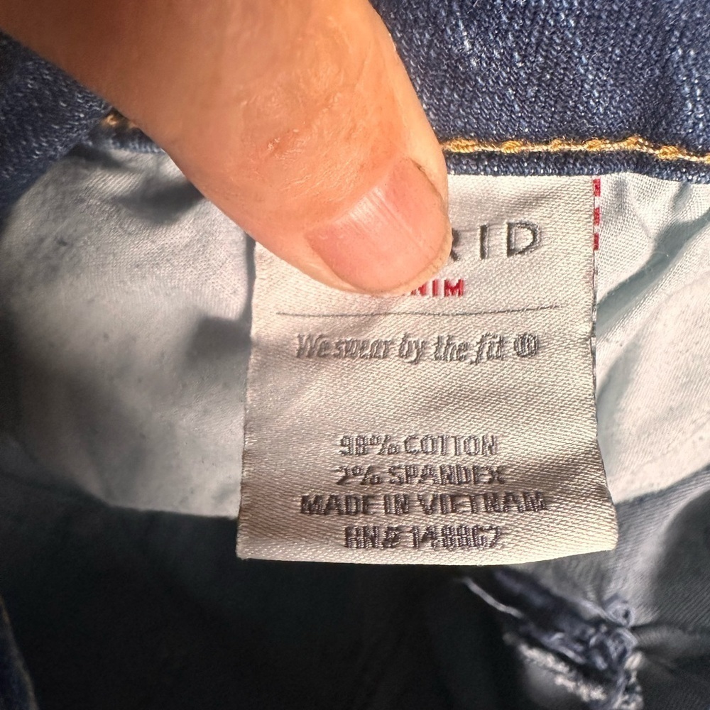 Torrid  size 22S light wash distressed denim Bermuda shorts.EUC - Picture 4 of 11